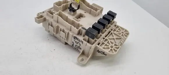 Toyota RAV 4 (XA20) Fuse module 8198850030