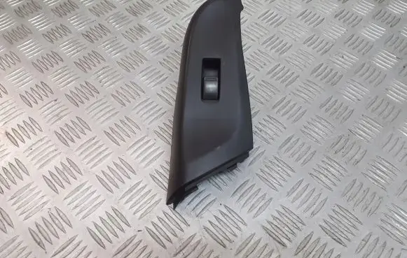 Nissan Almera N16 Electric window control switch