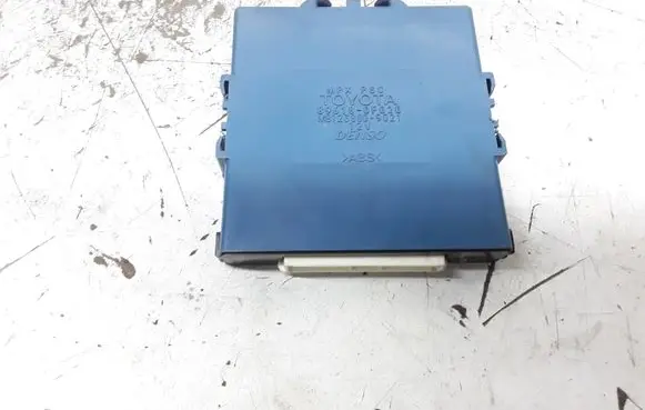 Toyota Corolla Verso AR10 Combustion control unit/module 896180F020