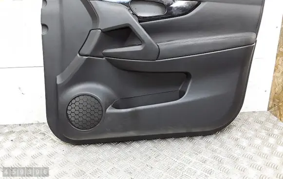 Nissan Qashqai Front door card panel trim 809224ea1a