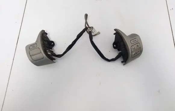 Toyota Auris 150 Steering wheel buttons/switches 4511602010 8425002060