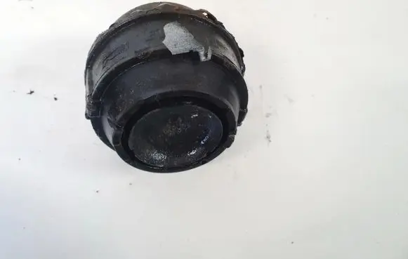 Volvo V70 Engine mount bracket 8624754