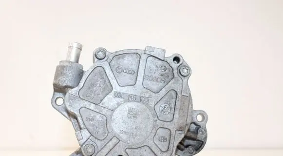 Volkswagen Tiguan Vacuum pump 03L145100F