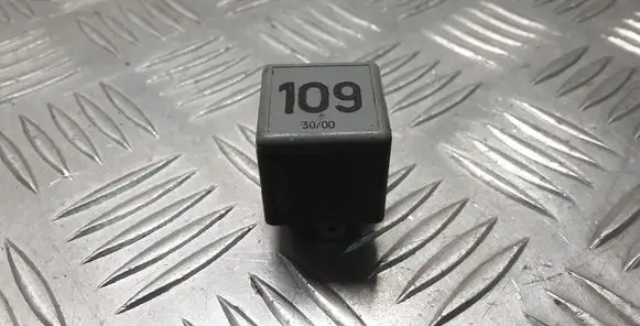 Volkswagen Golf IV Other relay 1J0906381A