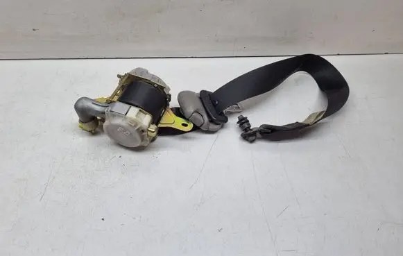 Toyota RAV 4 (XA20) Front seatbelt G087917