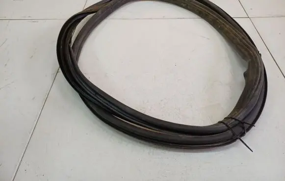 Opel Zafira A Rubber seal front coupe door 