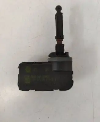 Volkswagen Golf VII Headlight level adjustment motor 5M0941295A