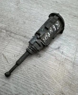 Renault Megane III Front door lock (next to the handle) 501992