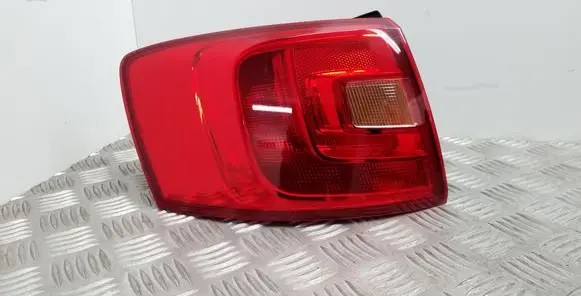 Volkswagen Jetta VI Rear/tail lights