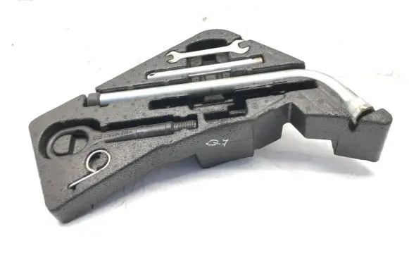 Audi Q7 4L Tool set 4L0012113E
