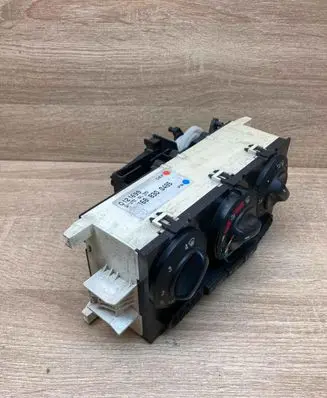 Mercedes-Benz A W168 Climate control unit 1688300485 Q121699