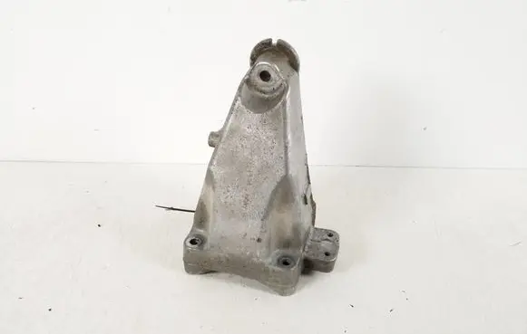 Mercedes-Benz C W205 Engine mounting bracket A2742231004