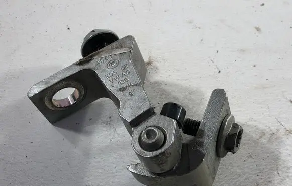 Skoda Octavia Mk2 (1Z) Rear door lower hinge 8X0831404E