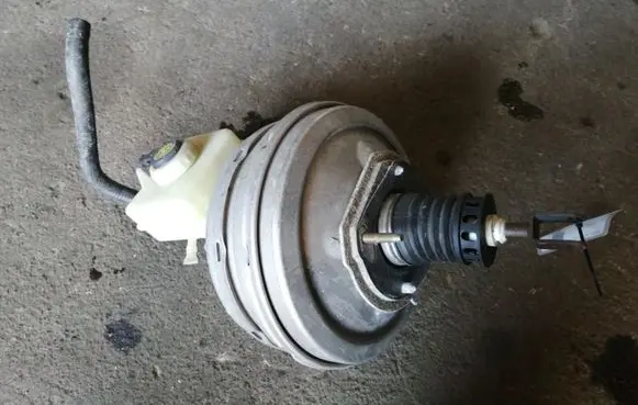 BMW 5 E60 E61 Brake booster