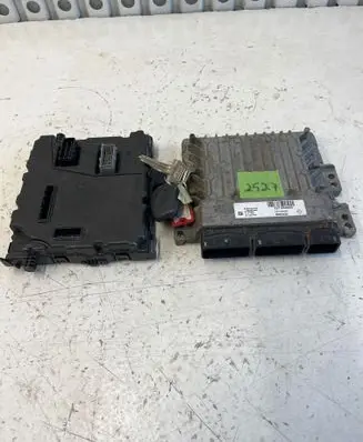 Renault Master III Engine ECU kit and lock set 237105093R 237104246R