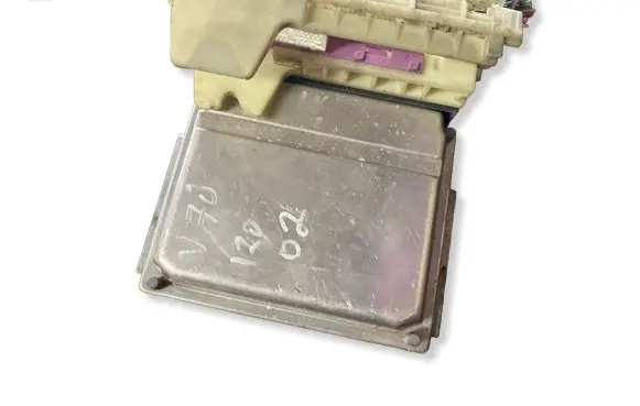 Volvo V70 Engine control unit/module 08667710A