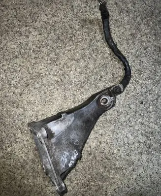 BMW 5 E34 Engine mounting bracket 1135948
