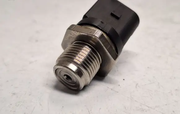 BMW 5 F10 F11 Fuel pressure sensor 0281002948 13538577623 13537800602