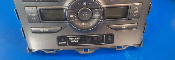 Toyota Auris 150 Climate control unit 5590002220B