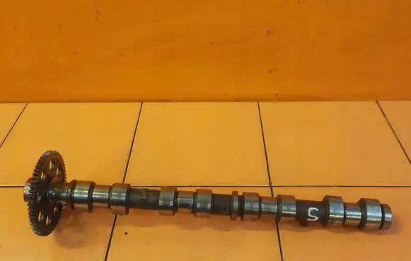 Toyota Avensis T270 Camshaft 9G02282 23T1