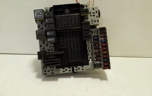 Volvo S60 Fuse module 08696098 08679899