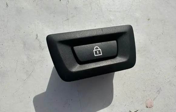 BMW 5 G30 G31 G38 Tailgate opening switch 9275120