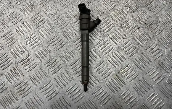 Mercedes-Benz C W205 Fuel injector 0445110546