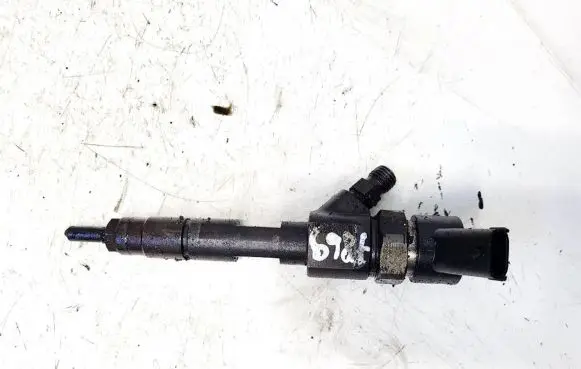 Nissan Primera Fuel injector 0445110110b 8208100272