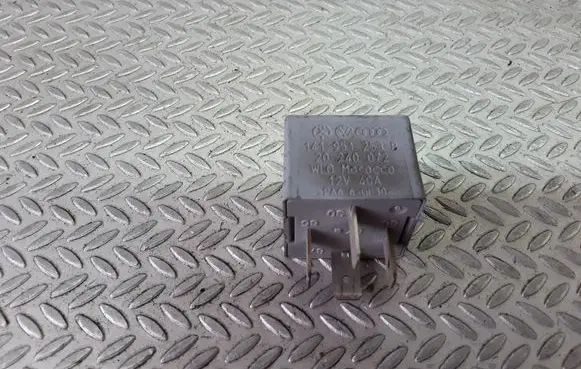 Volkswagen PASSAT B5.5 Other relay 141951253B 20240072