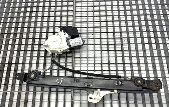 Seat Altea Rear door window regulator with motor 5P0839401