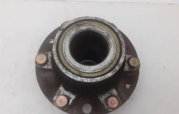 Rear wheel hub