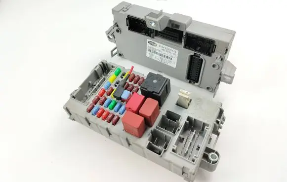 Fiat Ducato Fuse module 1364523080 503440270105 NBC250C00