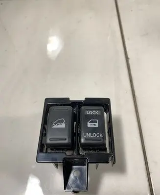 Nissan X-Trail T31 Central locking switch button 