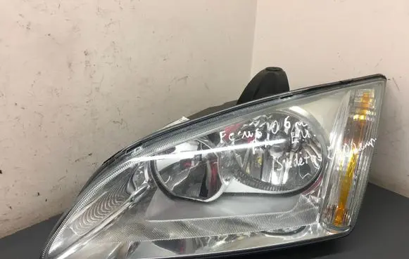 Ford Focus Headlight/headlamp