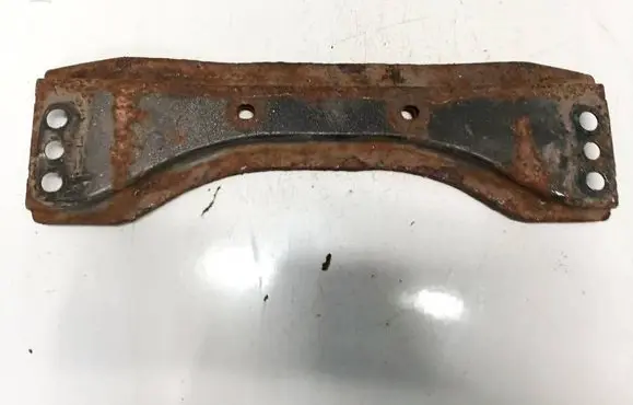 Engine mounting bracket