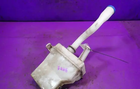 Hyundai Getz Windshield washer fluid reservoir/tank