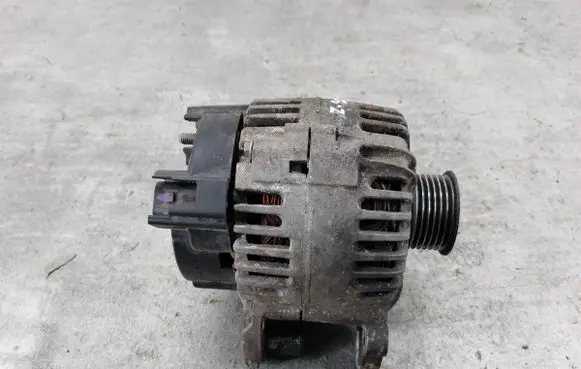 Volkswagen Golf Plus Generator/alternator 03C903023B