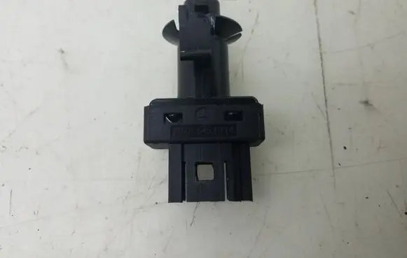 Mercedes-Benz C W204 Clutch pedal sensor A0065451014