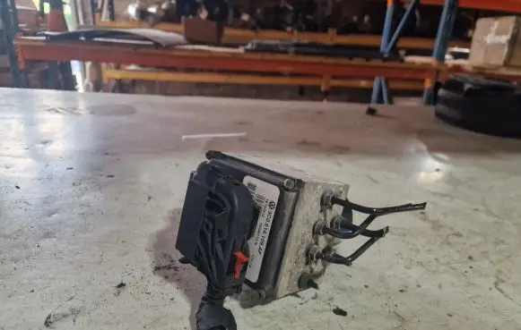 Volkswagen PASSAT B6 ABS Pump 3C0614109AF