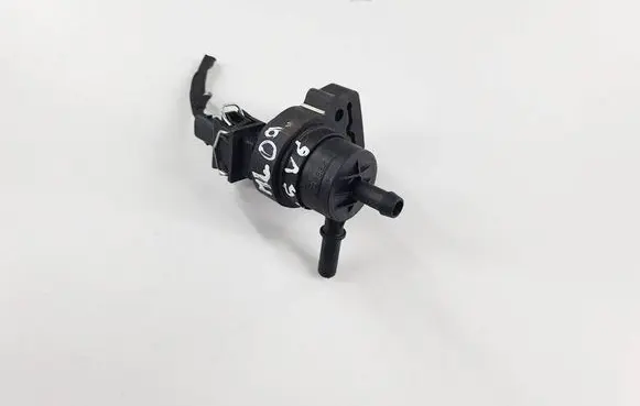 Mercedes-Benz ML W164 Valve a0004759832