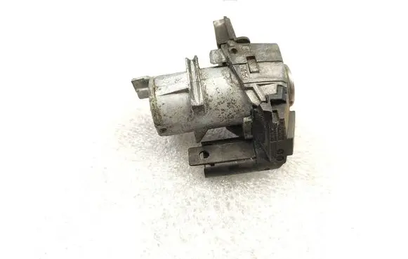 Mercedes-Benz C W204 Front door lock (next to the handle) 