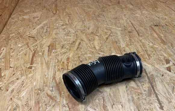 Volvo V40 Air intake hose/pipe 31370134