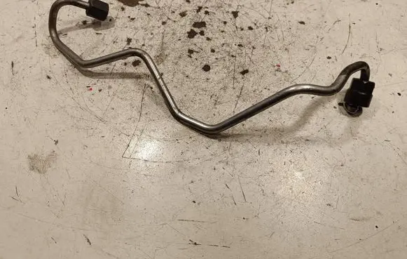 Audi SQ7 Fuel injector supply line/pipe 
