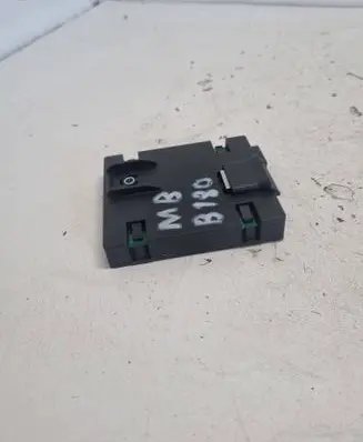Mercedes-Benz B W245 Aerial antenna amplifier A1698200475 04670106885 50110009