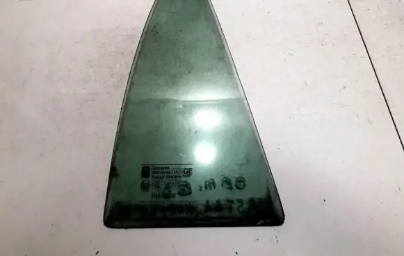 Opel Astra G Rear vent window glass 