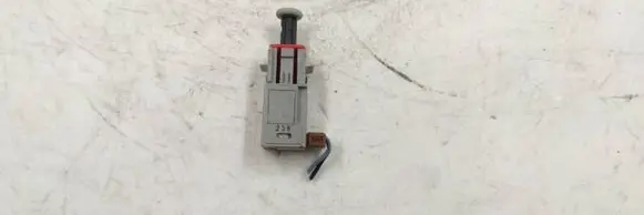 Opel Meriva A Brake pedal sensor switch 55701396 C910 869619858
