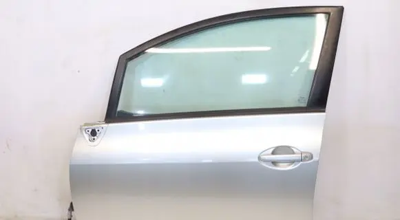 Toyota Auris 150 Front door
