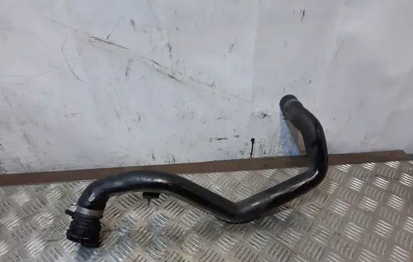 Volkswagen Touareg II Engine coolant pipe/hose 11045318512A