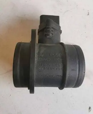 Volkswagen Golf V Mass air flow meter 038906461B 0281002531