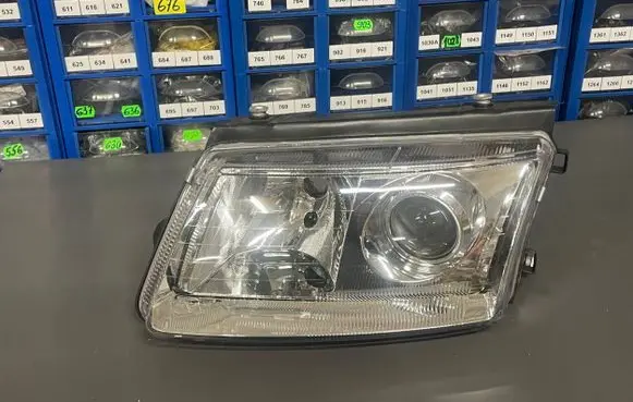 Volkswagen PASSAT B5 Headlight/headlamp 084411156